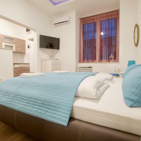 Standard Apartment By Hi5 -Baross Square Budapest Kültér fotó