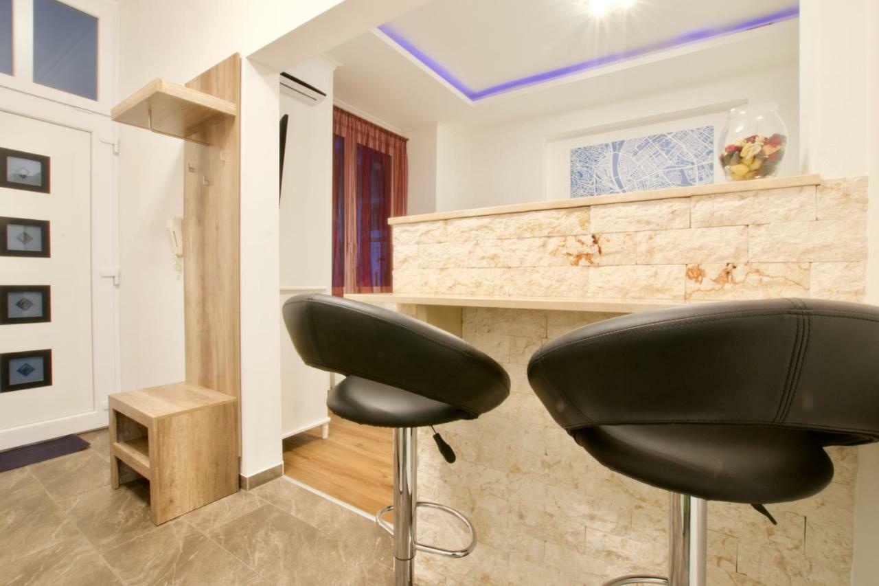 Standard Apartment By Hi5 -Baross Square Budapest Kültér fotó