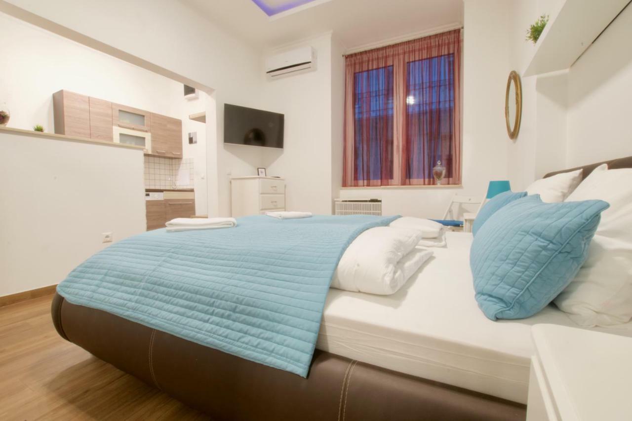 Standard Apartment By Hi5 -Baross Square Budapest Kültér fotó
