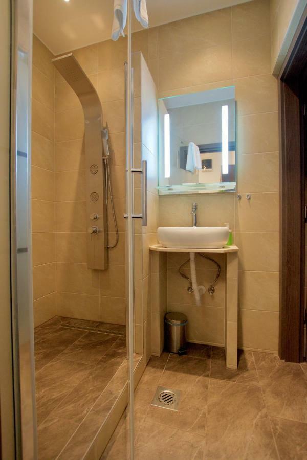 Standard Apartment By Hi5 -Baross Square Budapest Kültér fotó
