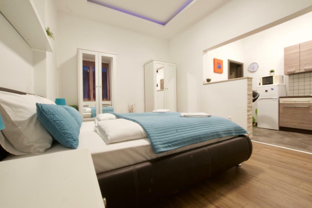 Standard Apartment By Hi5 -Baross Square Budapest Kültér fotó